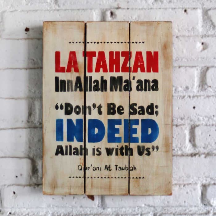 Pajangan Dinding Quote Islami La Tahzan Putih