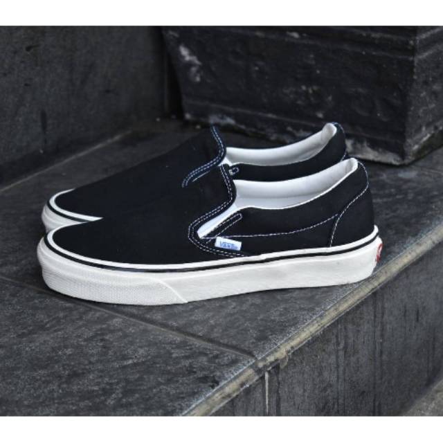 vans anaheim slip on black and white