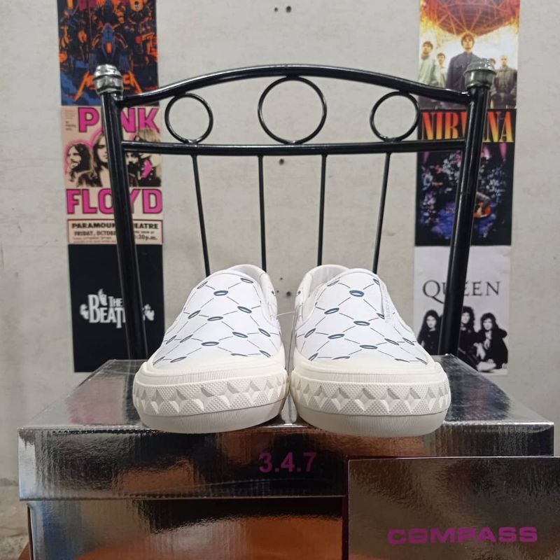 COMPASS unkl 347 SLIP ON WHITE 40