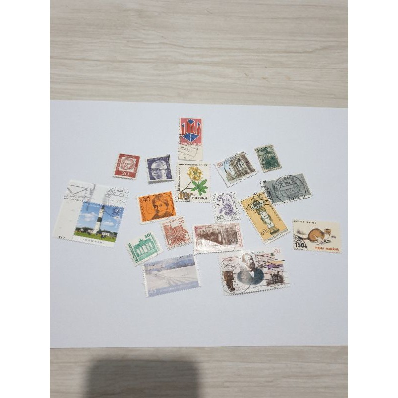 

perangko kuno dalam dan luar negeri kondisi sudah dicap isi 10 pcs beda beda gambar