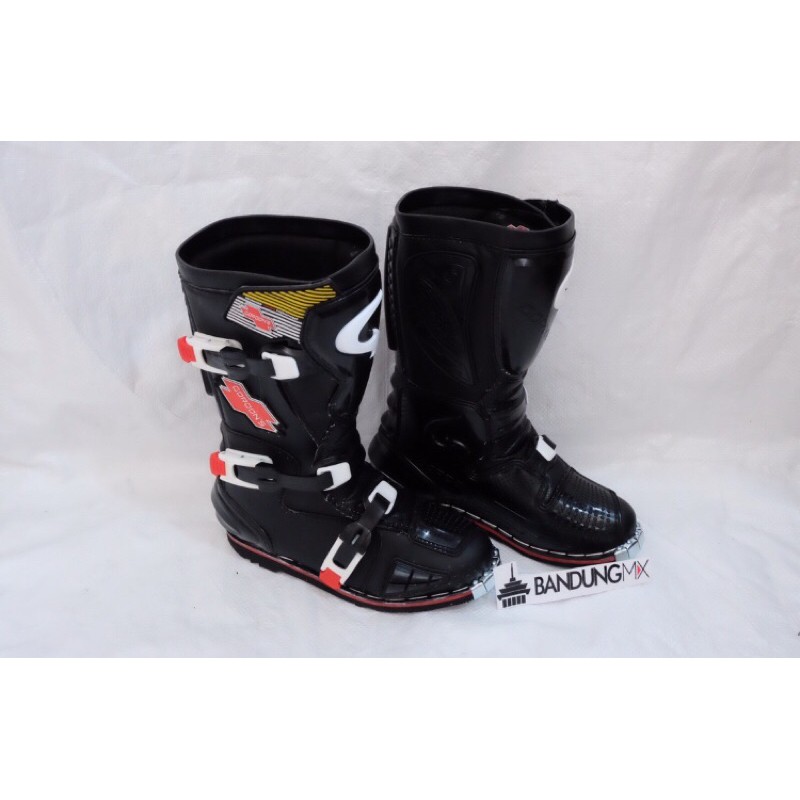 SEPATU BOOTS TRAIL CROSS ADVENTURE GORDON type GRMX