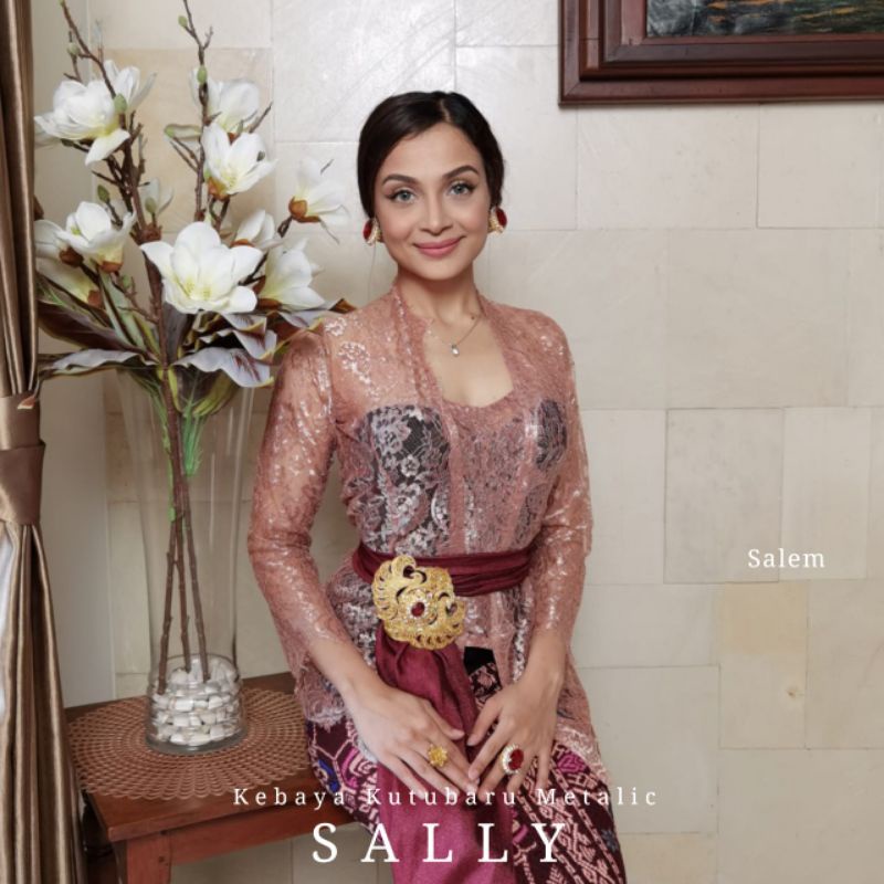 Kebaya Brokat Semi Metalik Sally