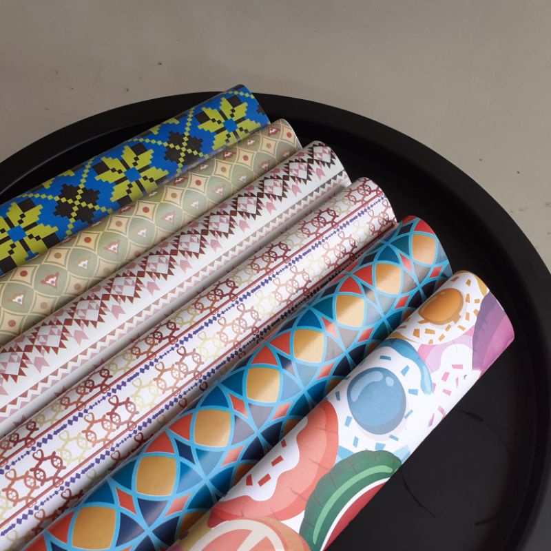 

Kertas Kado dan Kartu Ucapan