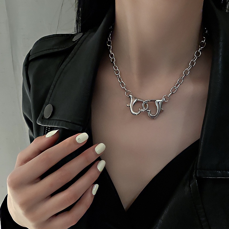 Punk Metal Openable Peach Heart Necklace Fashionable Feminine Clavicle Chain Love Heart Necklace Accessories