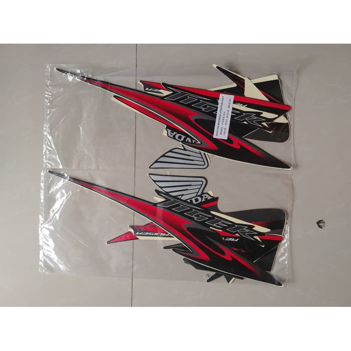 Striker Motor Bodi / Stiker Bodi & Lis Body & Striping Tiger Revo 2013 Hitam Merah