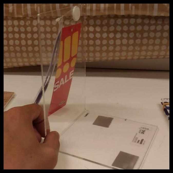 

Penahan Pembatas Susunan Buku Bahan Akrilik 12X17.5Cm Buku Lemari