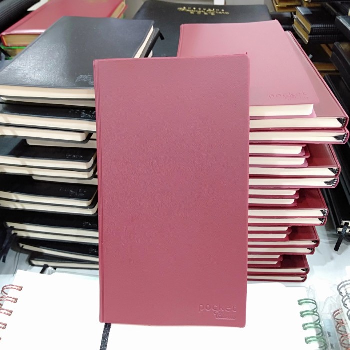 

[RESTOCK] Buku Agenda Pocket Classic 2022 TH 1422 - Merah Maroon