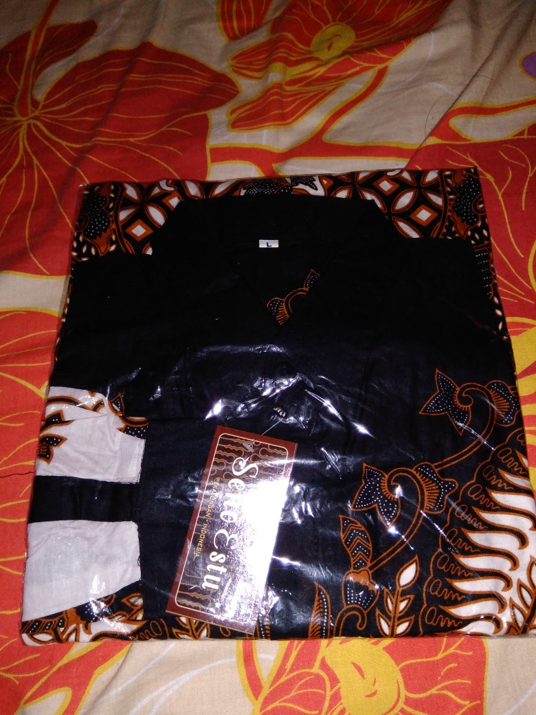 Gurdo Pari Kemeja Batik Pria Reguler Fit Lengan Panjang Modern Ori Dasar Hitam