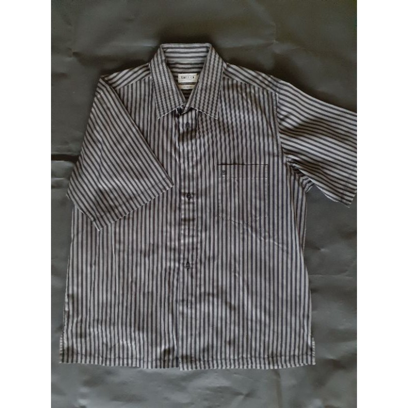 Kemeja lengan pendek/ Kemeja garis garis/ Kemeja pria Van Heusen/Kemeja B30 preloved