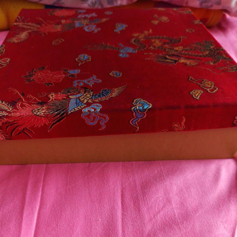 

tempat hampers 25.5 x 25.5 cm merah box ulang tahun imlek