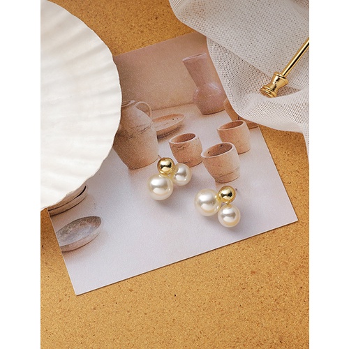 LRC Anting Tusuk Fashion White Metal Ball Size Pearl P25143