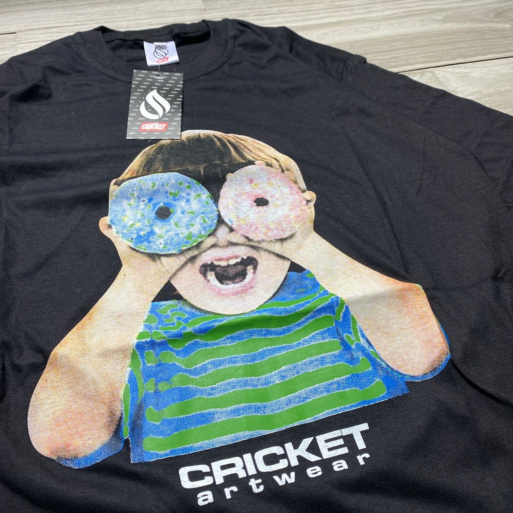 DYC STORE ORIGINAL KAOS DISTRO BRAND CRICKET Spesial art CAKE OF CHILD LENGAN PENDEK TSHIRT BAJU KAOS PRIA FREE STICKER KAOS PRIA OVERSIZE KAOS BAND ADCD BAJU AESTHETIC KAOS CRICKET