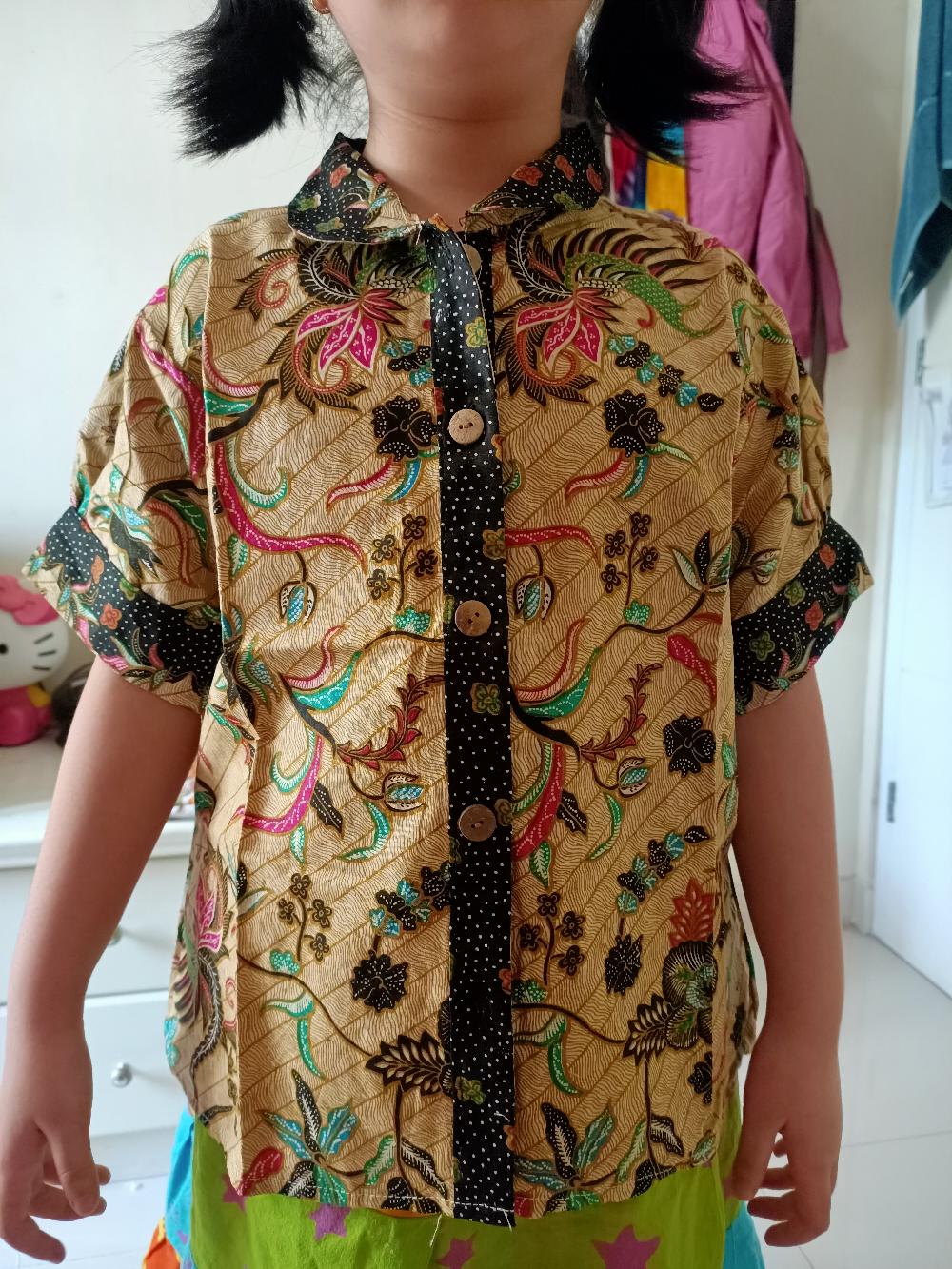 Atasan Kemeja Batik Anak Perempuan Berkerah Kancing Depan Cocok Buat Sekolah Dan Formal Bahan Halus