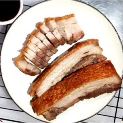 

Crispy Pork Belly/ Babi Panggang Garing Mak Kiem (250 gr)