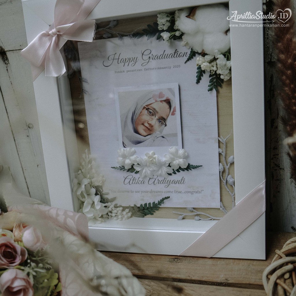 

MOMENT GIFT WHITE FANCY (G-AR1)