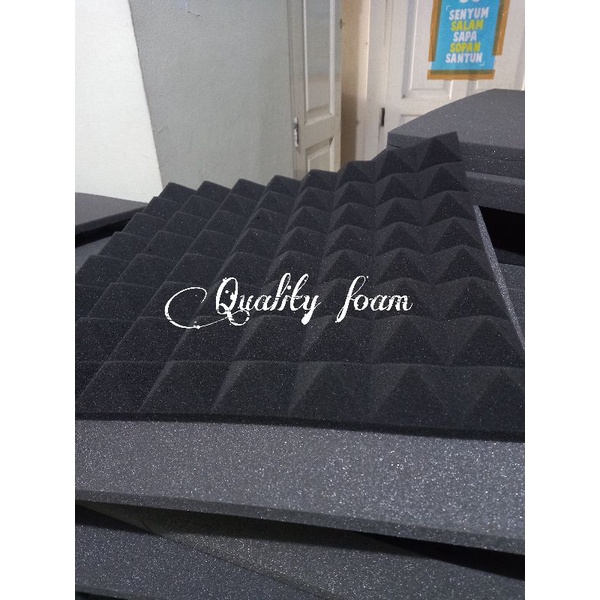 Busa peredam suara ruangan Acoustic motif pyramid ukuran 50×50cm tebal 4cm dan 5cm