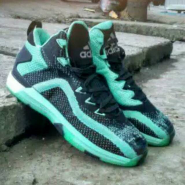 SEPATU BASKET ADIDAS