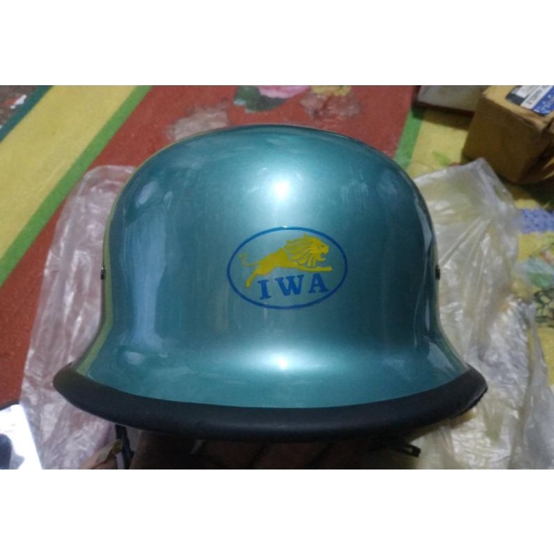 helm helmet klasik vintage retro jadul Old school scooter Vespa Piaggio model gayung ciduk merk Iwa 
