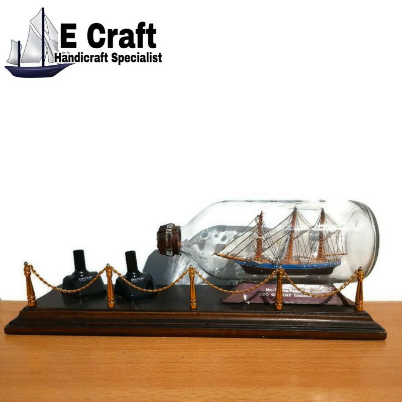 

Miniatur Kapal Dewaruci Tempat Pulpen Dalam Botol 500 ml + Packing