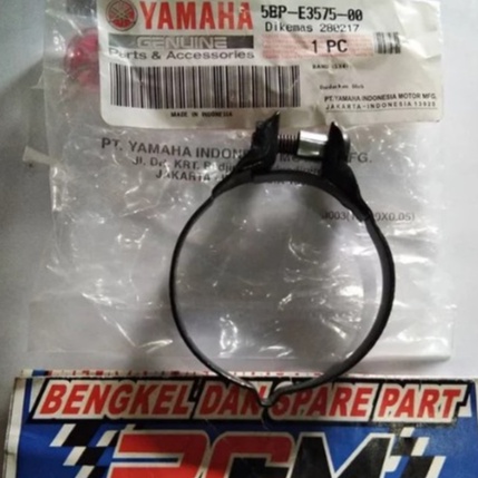 BAND KLEM KANCINGAN KLIP CLIP MANIFOLD MANIPOL SCORPIO DARI MANIPOL MANIFOLD MANIFOL KE CARBU CARBURATOR CARBURETOR KARBU KARBURATOR ORI ORIGINAL YAMAHA YGP ASLI 5BP-E3575-00