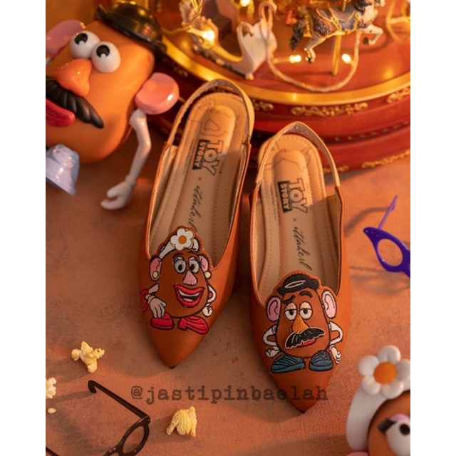 [READY] Ittaherl X Toy Story Vol.2 : Madly In Love Pointy Backstrap Caramel 37 38 39 40