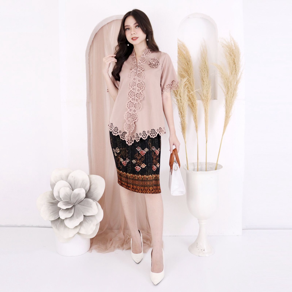 Kebaya Encim Modern Laser Terompet Charlotta Cut Good Quality