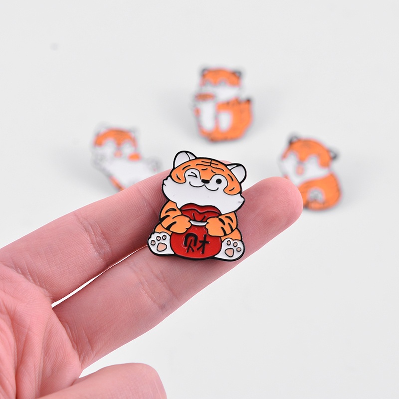 Bros Pin Enamel Bentuk Hewan Harimau Fortune Untuk Aksesoris Pakaian