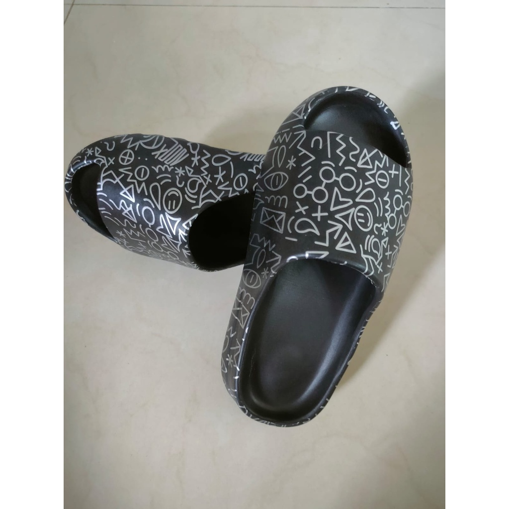 Sandal Lucu YEEZY Yeezy Slide Kanye Men's And Women's Casual Slippers Sandal Cowok Cewek