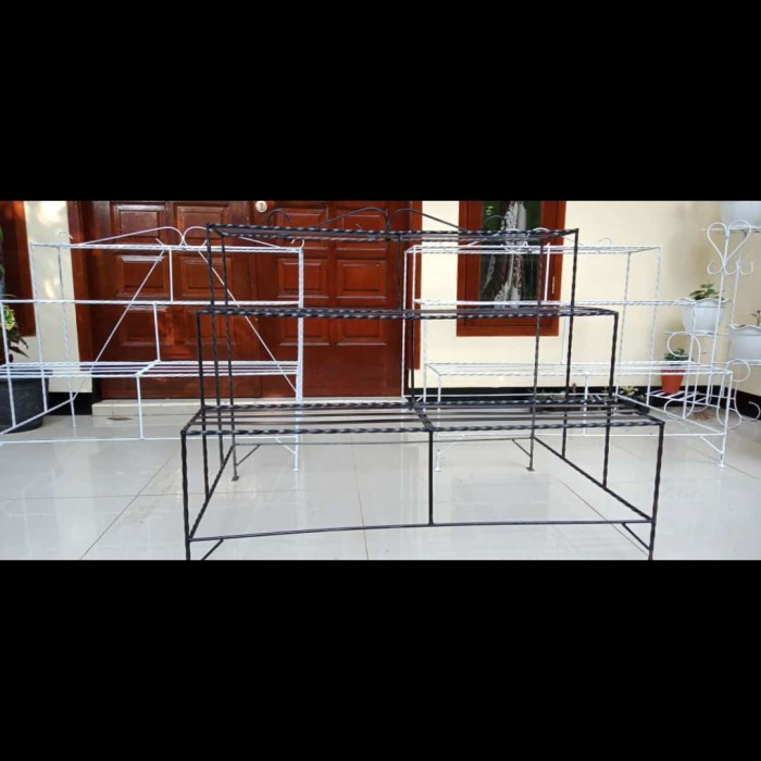 Rak Tanaman - Rak Besi 3 Susun Tanaman Hitam