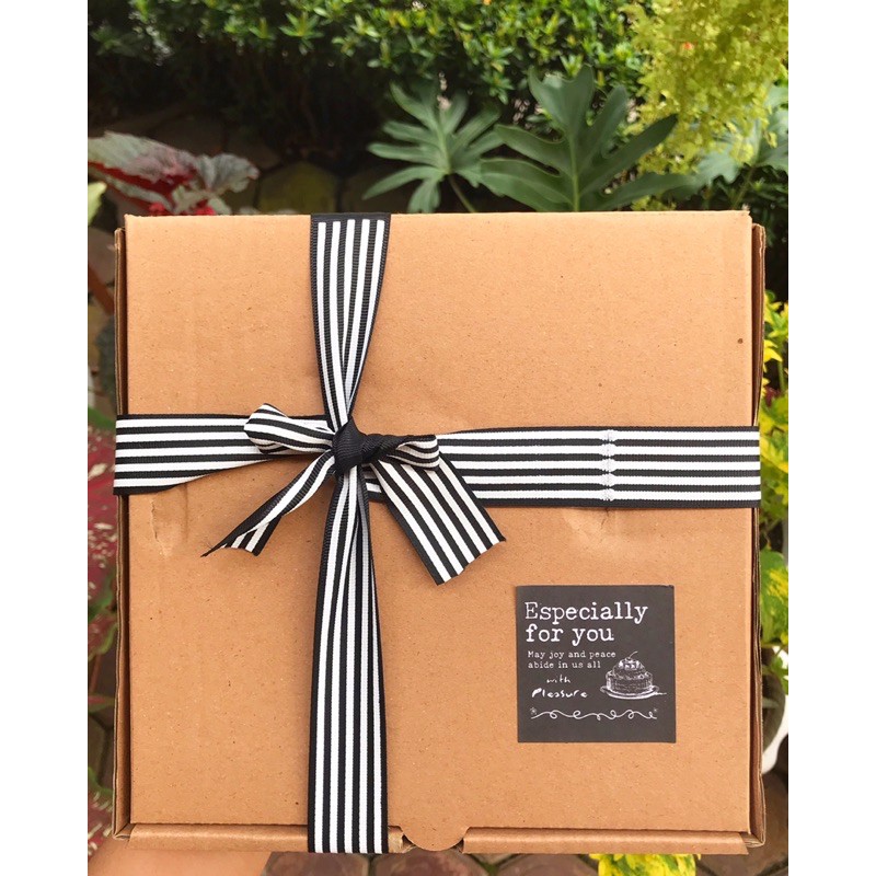 

kotak kado hadiah hampers natal lebaran tahun baru ulangtahun kue (kotak+tali+sticker) murah