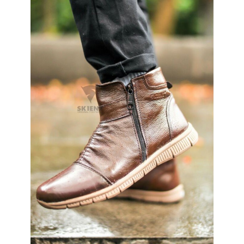 Tampil gaya Sepatu pria boots COSMIC classic zipper casual modis original