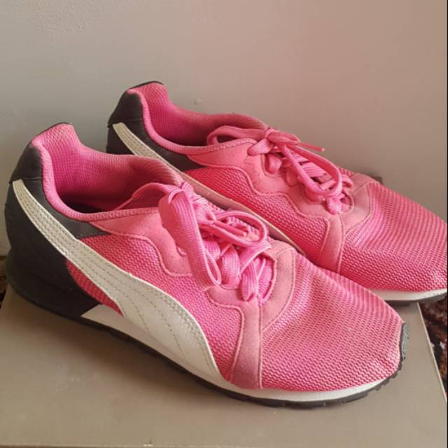 PUMA original running shoes like new