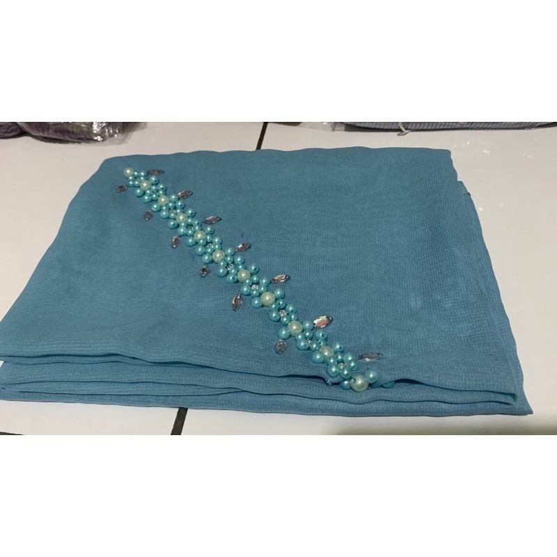 SEGIEMPAT PAYET BANDO BELLA/HIJAB BANDO MUTIARA/KERUDUNG PAYET BELLA SQUERE-Biru wardah