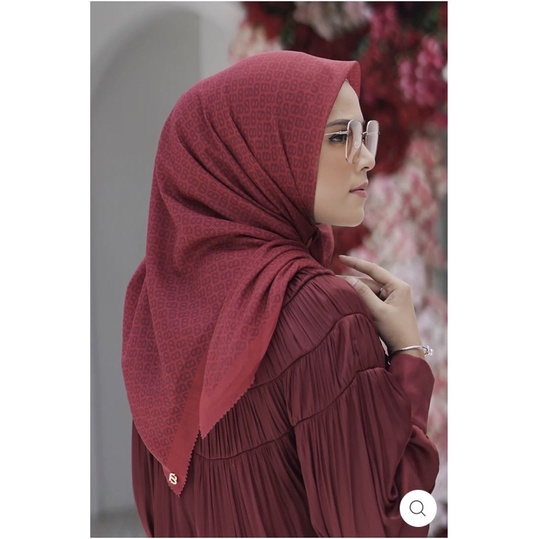 Tapis Voal Square. Buttonscarves