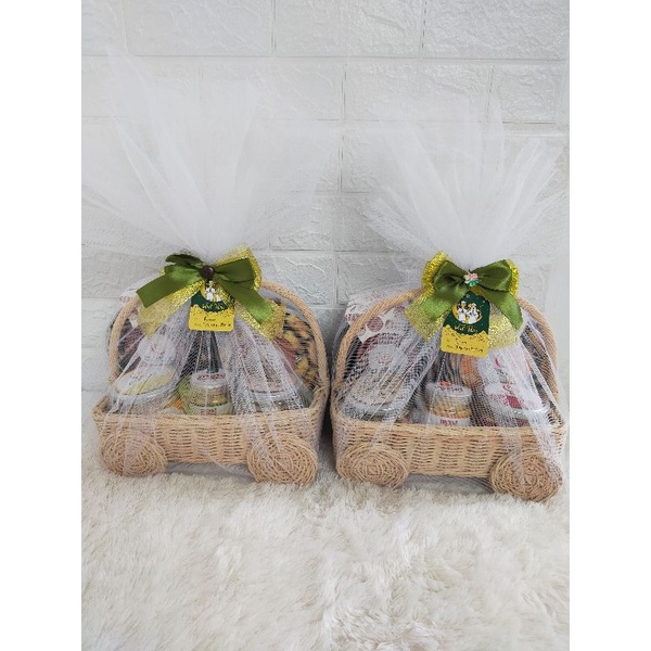 

Parcel Ina Cookies dengan Rotan cantik / Parcel lebaran / parcel natal / IMLEK / hampers lebaran / Hampers Ina cookies