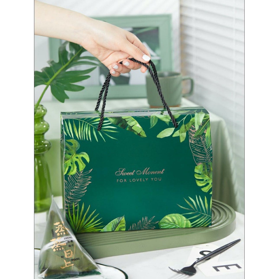 

BOX GABLE PREMIUM /BOX HAMPERS/BOX SOUVENIR/ PAPERBAG PREMIUM GREEN / BG05