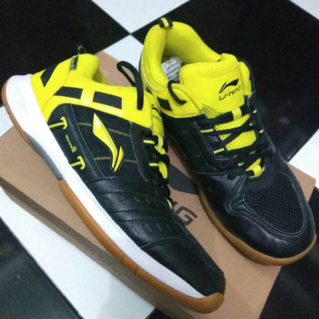 Sepatu lining size 45 for 44 original sepatu badminton sepatu bekas berkwalitas