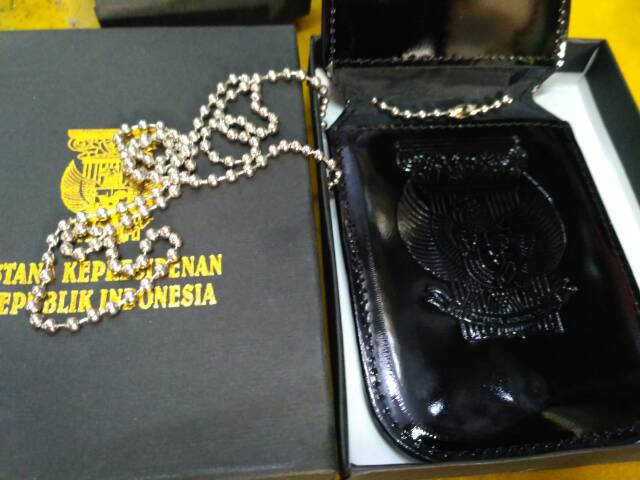 Card Holder Kalung Logo Istana Presiden Kulit Asli Mengkilat