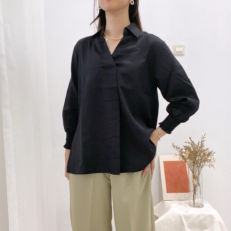 KARA V-Neck Blouse with Collar / Atasan Wanita Kantor Casual Lengan Karet 0319-151-black