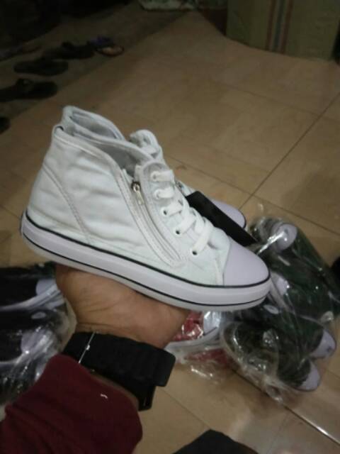 Sepatu converse anak