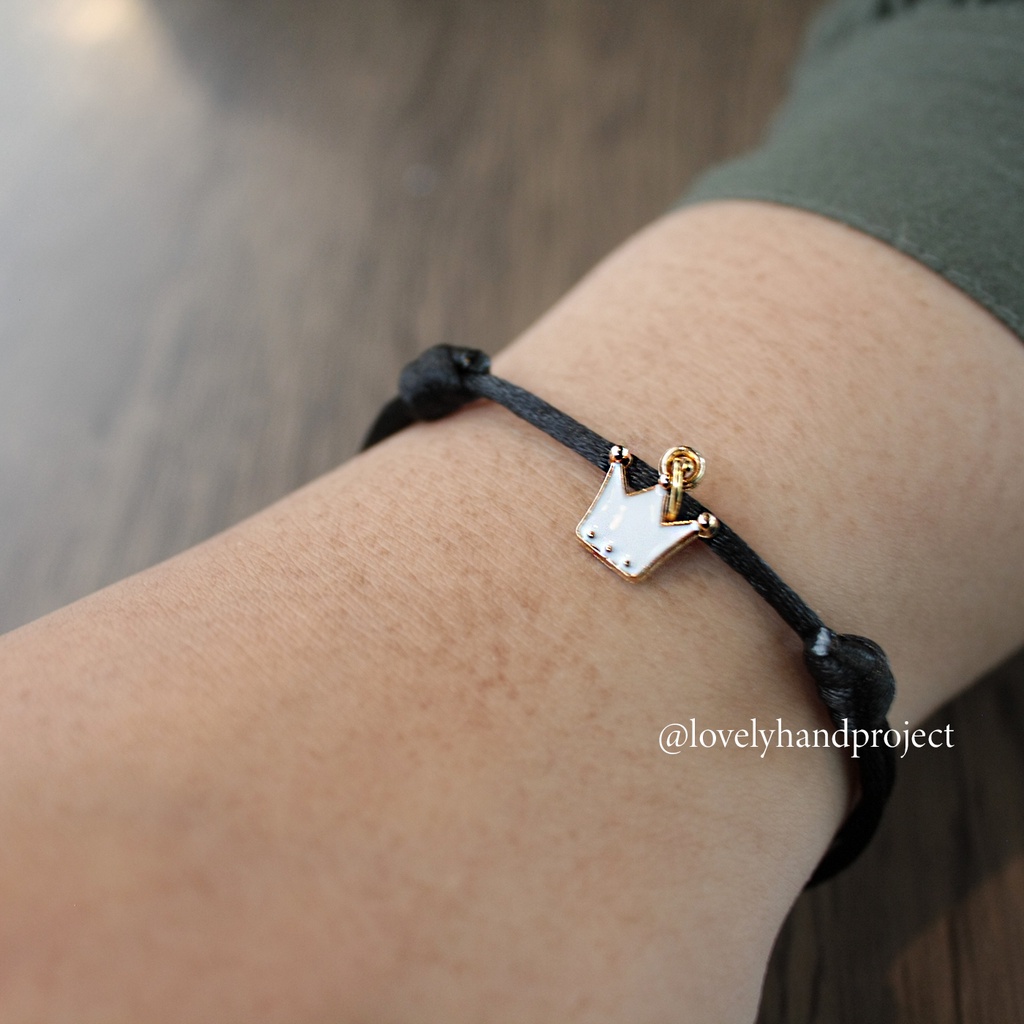 GELANG COUPLE MAHKOTA RATU LUCU HITAM PUTIH TALI SATIN DAN KOREA WATERPROOF CRWON BRACELET FOR QUEEN