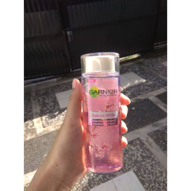 Garnier sakura white essence