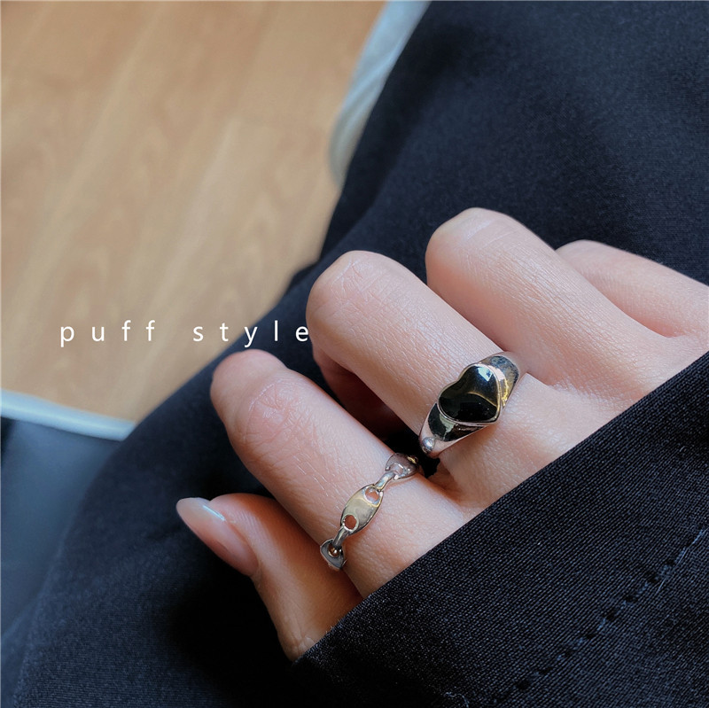 2pcs Cincin Bentuk Hati Warna Hitam Gaya Korea Untuk Wanita