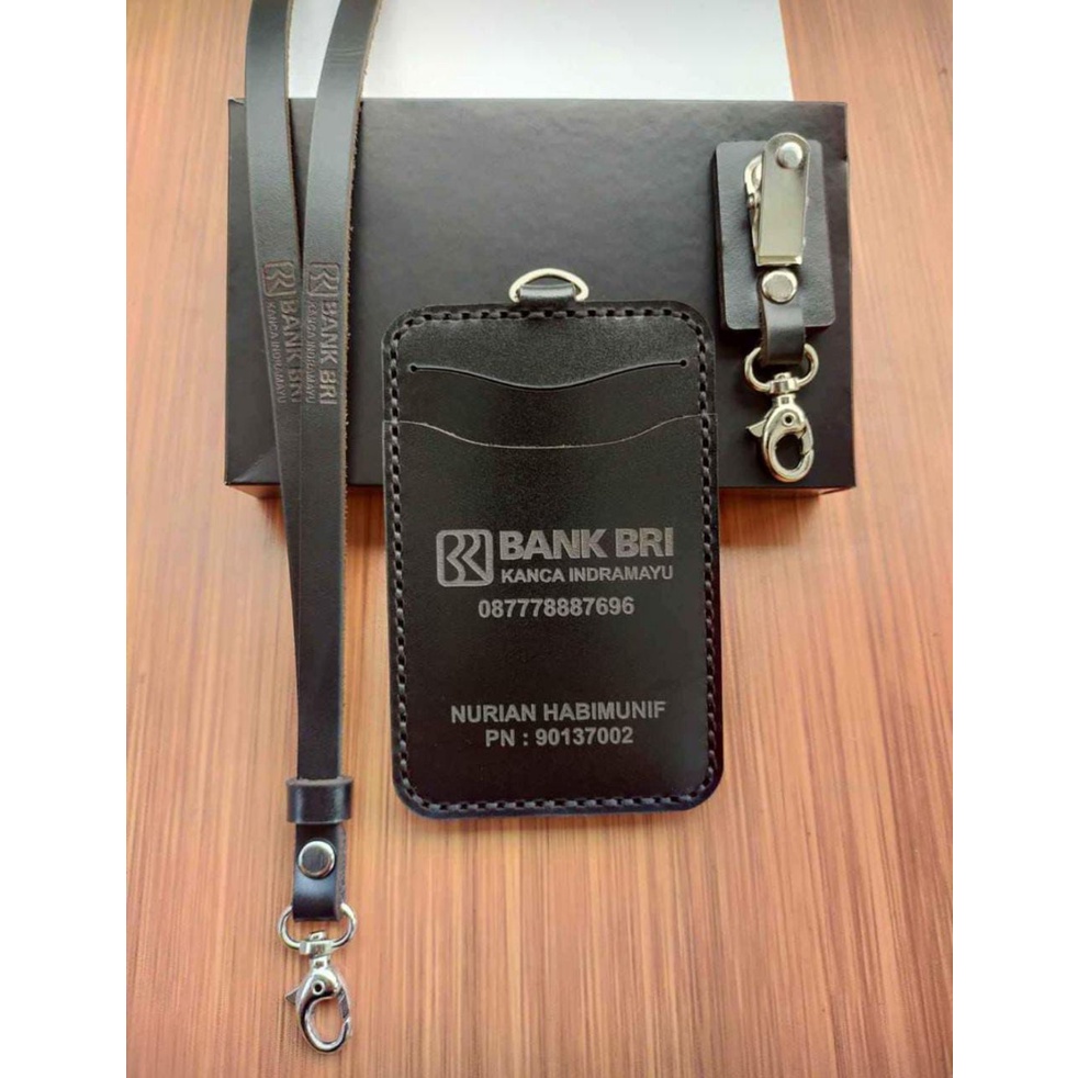 

Name Tag Kulit Holder Asli, Id Card Kulit Custom, Name Tag Holder Kulit Asli Cetak Logo dan Nama