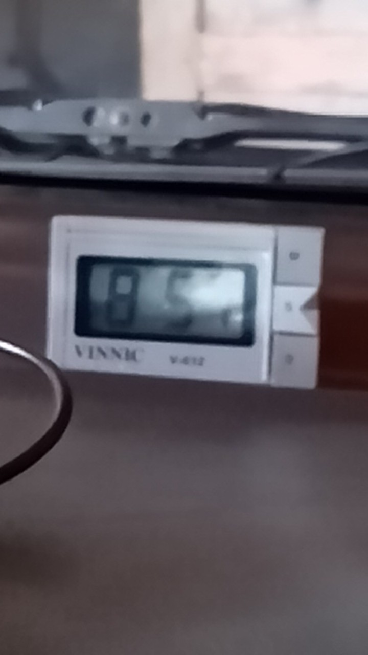 Jam Mobil Clock Vinnic 612 Dengan Tgl & Mesin Led Dimensi 7.6 X 4.5cm Bagus