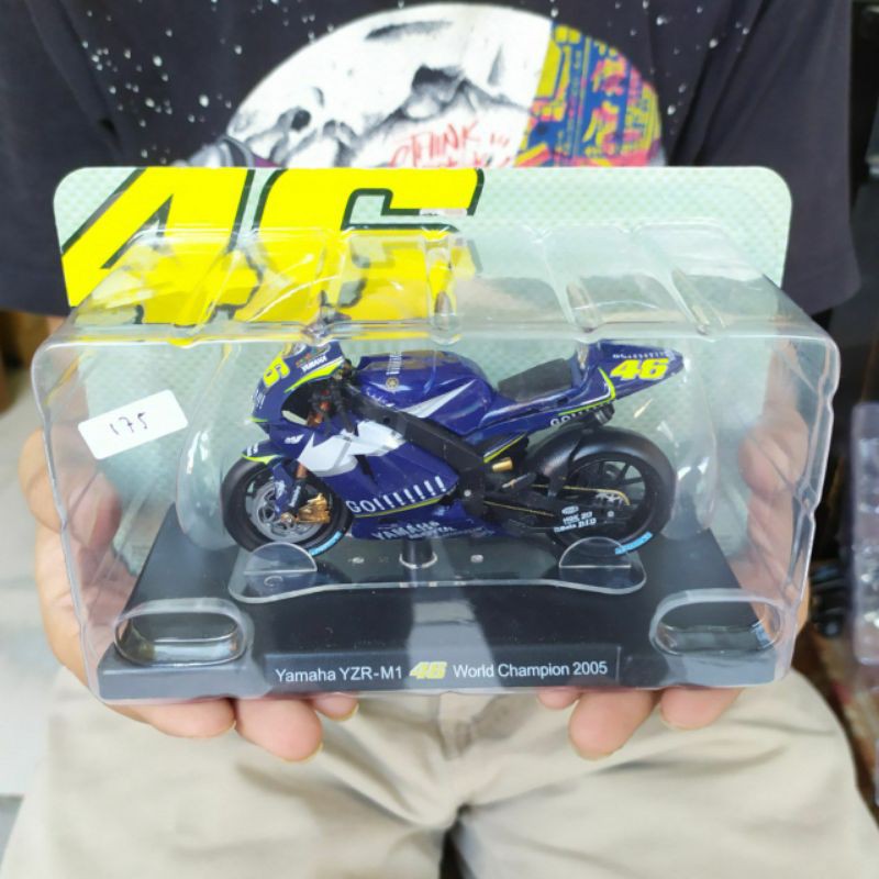 Diecast Miniatur Motor Motogp Rossi Yamaha Yzf R1 World Champion 2005