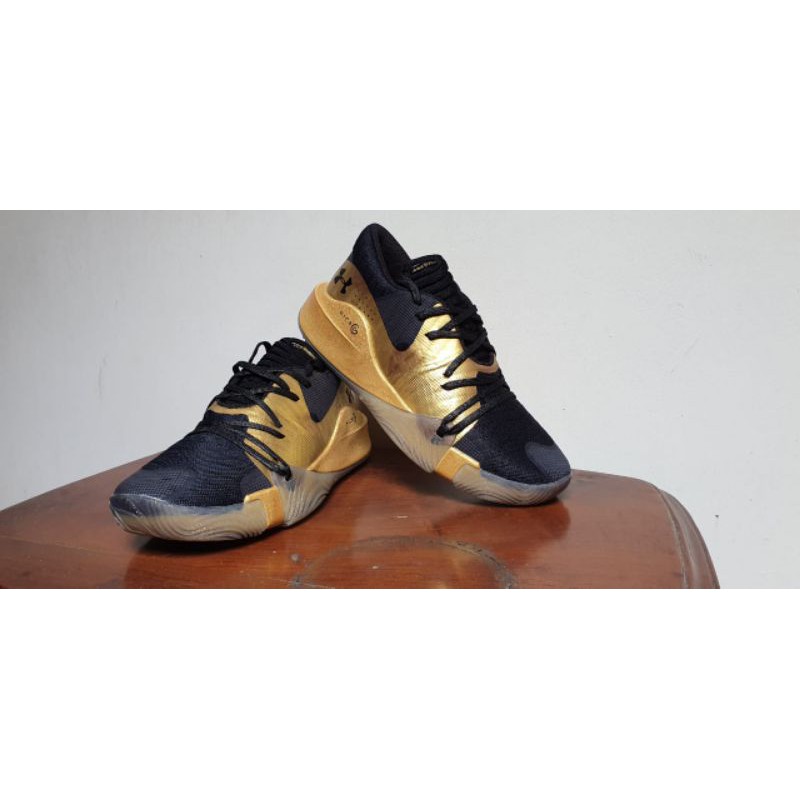 Sepatu Under Armour