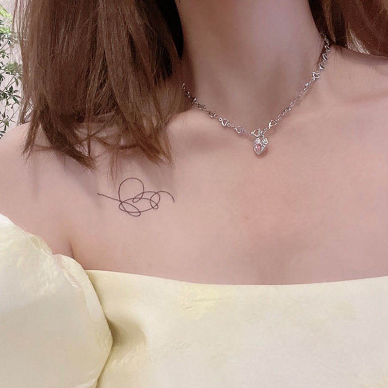 Kalung Rantai Klavikula Desain Hati Aksen Berlian Untuk Wanita