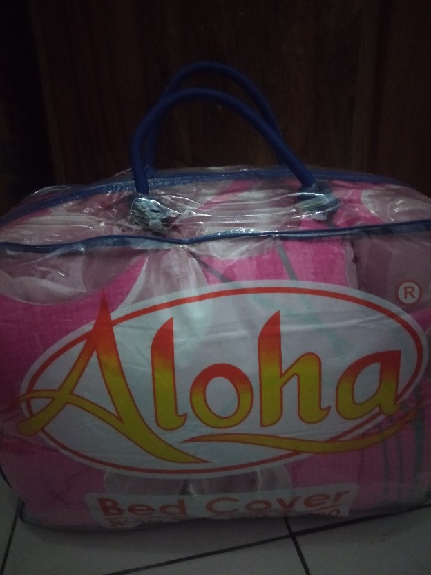 Bedcover Aloha Uk. King (180x200)cm & Uk. Queen (160x200)cm Motif Bunga Nuansa Merah Pink Ungu