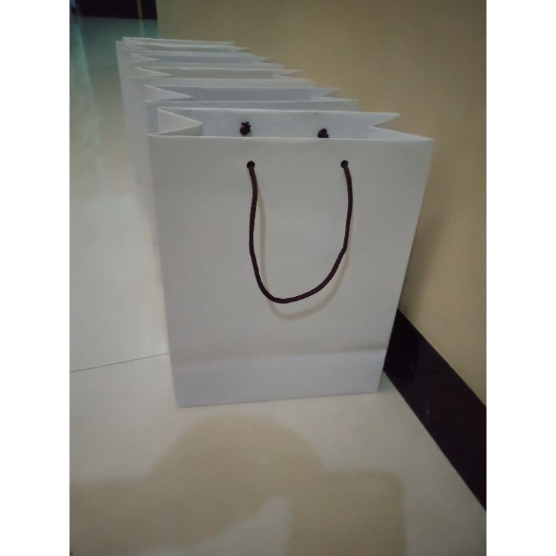 

paperbag bc polos 20*25*10.1pak isi 10pcs